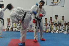 Dimulai dari Keluarga hingga Medali Emas Kejuaraan Karate di Swiss