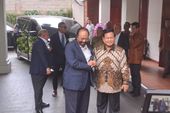 Prabowo Guncangkan Badan Surya Paloh, Sama seperti Anies Kemarin