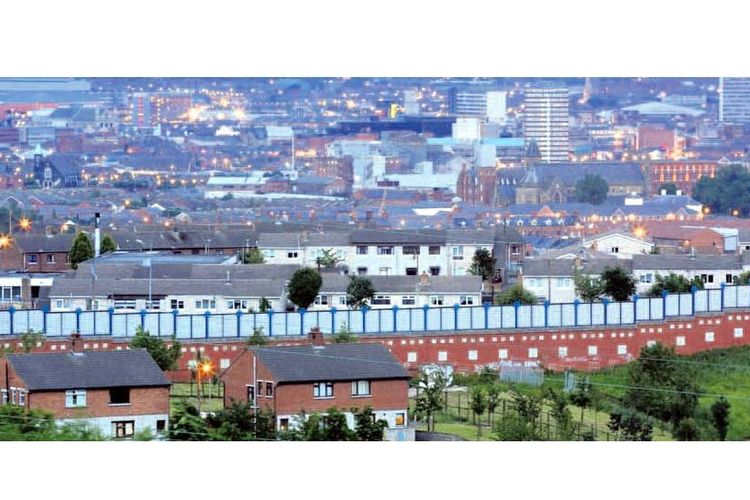 Tembok Perdamaian Belfast