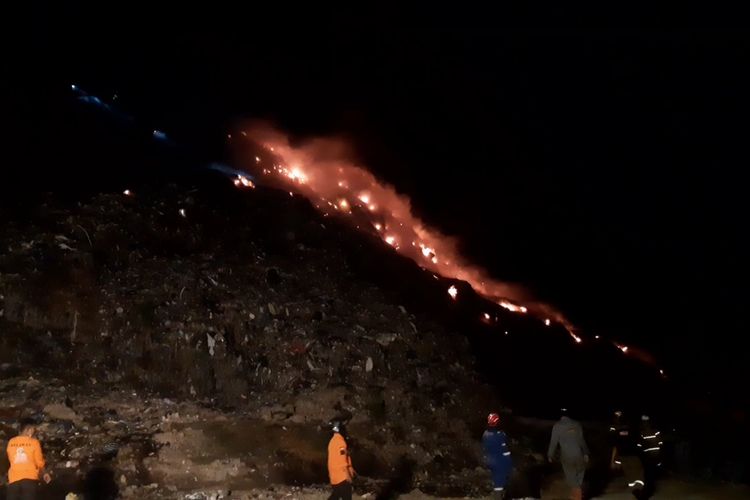 Kebakaran TPA Putri Cempo Belum Padam, Pemkot Solo Tetapkan Tanggap Darurat Bencana
