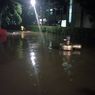 Terendam Banjir, Jalan Kemang Raya Tak Bisa Dilalui Kendaraan, Pemotor Lewat Trotoar