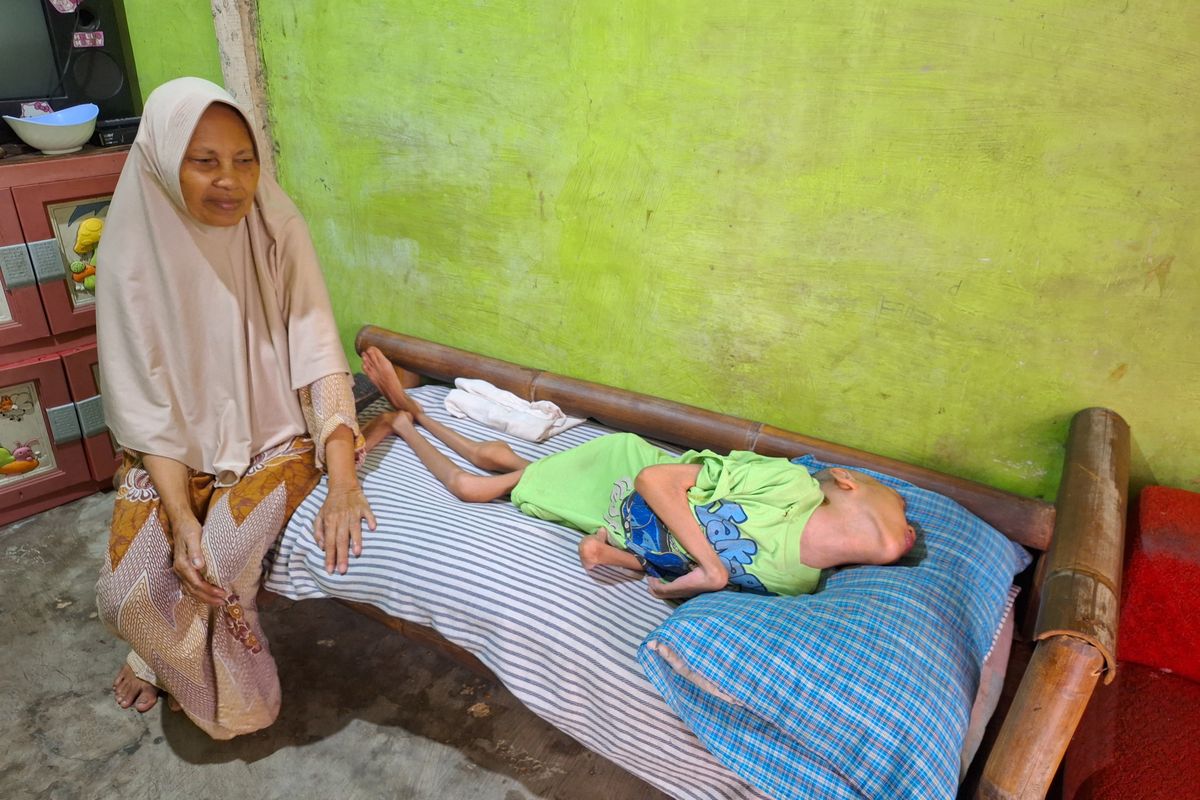 Balai Kayu Jadi Saksi Perjuangan Wahyu Bocah 10 Tahun Melawan Penyakit Pengecilan Otak