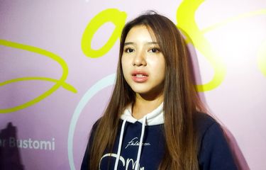 Penyanyi sekaligus artis peran Tiara Andini usai jumpa pers soal film My Sassy Girl di kawasan Duren Tiga, Jakarta Selatan, Selasa (31/5/2022). 