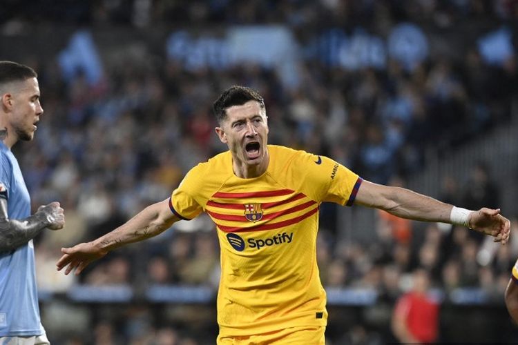 Hasil Celta Vigo vs Barcelona pada partai lanjutan Liga Spanyol yang bergulir Minggu (18/2/2024) dini hari WIB berakhir dengan kemenangan dramatis Blaurgarana 2-1. Robert Lewandowski mencetak kedua gol Barcelona pada laga tersebut.