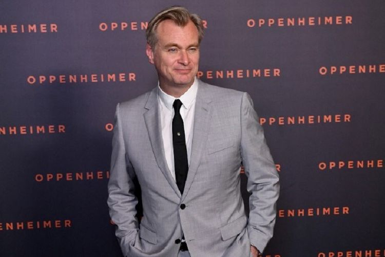 Sutradara Christopher Nolan menghadiri pemutaran perdana film terbarunya, Oppenheimer, di bioskop Grand Rex di Paris, Perancis, pada 11 Juli 2023. 