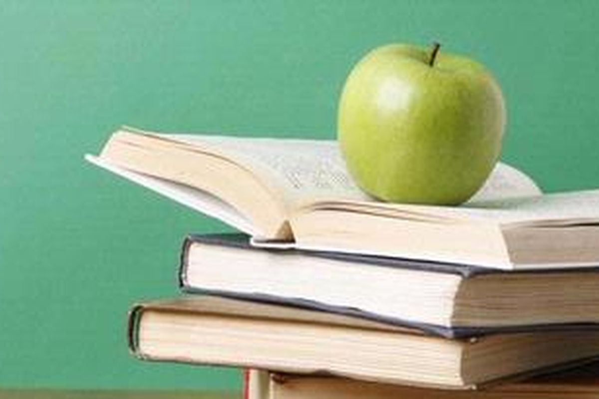 Semakin mahalnya biaya kuliah saat ini kian menutup peluang masyarakat tidak mampu untuk melanjutkan pendidikan ke tingkat perguruan tinggi.