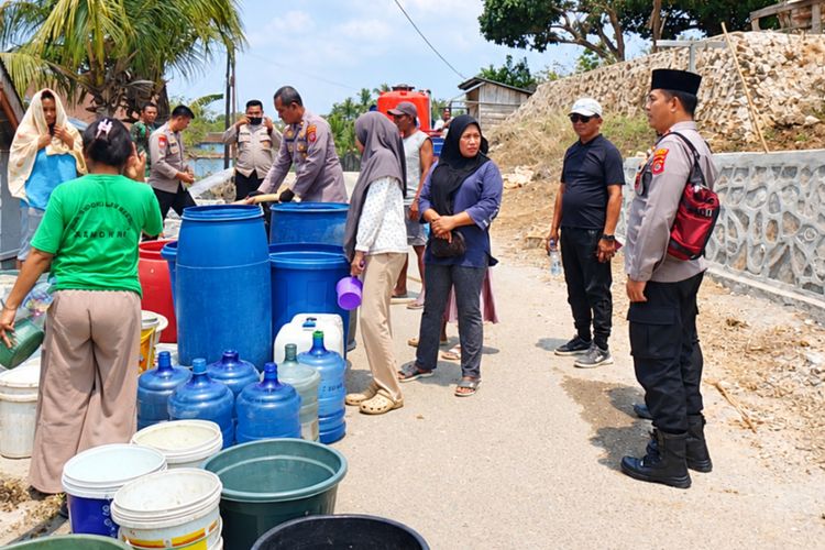 5.000 Warga Gunung Jati Kendari Krisis Air Bersih, Harus Cari Sumber hingga 6 Kilometer