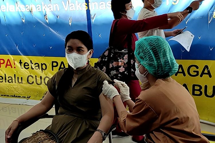 RSUP Adam Malik Medan telah memulai program vaksinasi tanpa syarat domisi di Medan, Sumatera Utara.