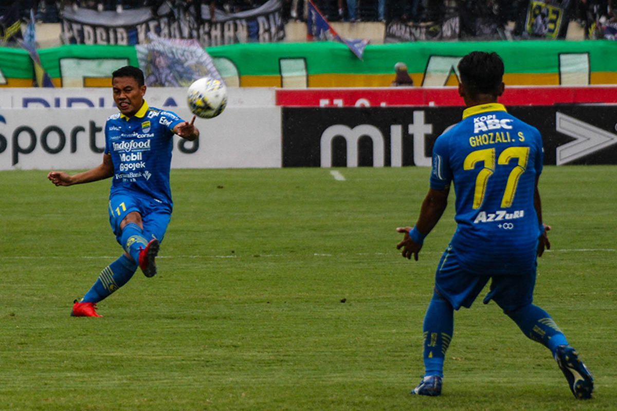Gelandang Persib Bandung, Dedi Kusnandar. 