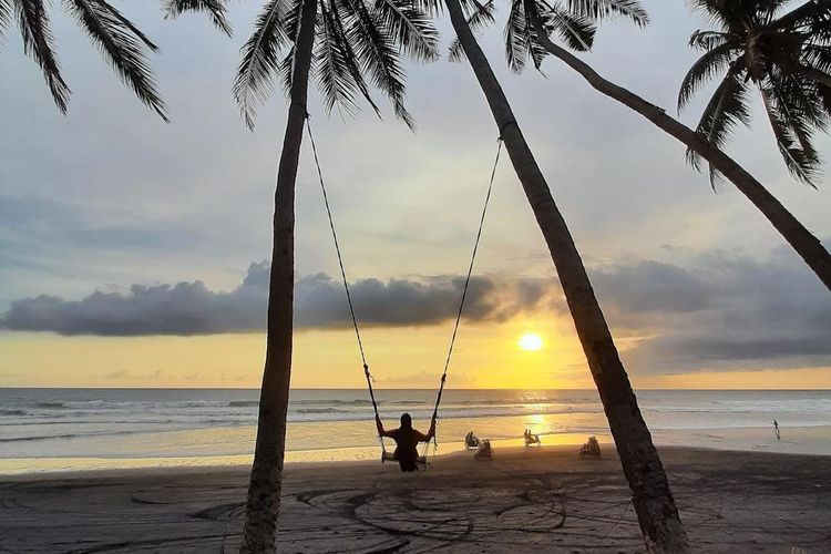 Pantai Pasut, salah satu tempat wisata Tabanan.