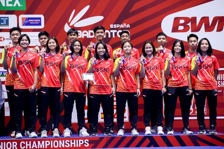 Tim Indonesia meraih medali perunggu pada ajang Piala Suhandinata alias Kejuaraan Dunia Junior beregu campuran 2022 di Santander, Spanyol.