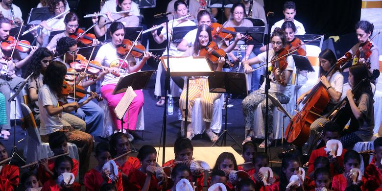 Pertunjukan Musik Dalam Permainan Musik – DIKBUD - Fungsi Alat Musik Dalam Permainan Ansambel Musik Tradisional