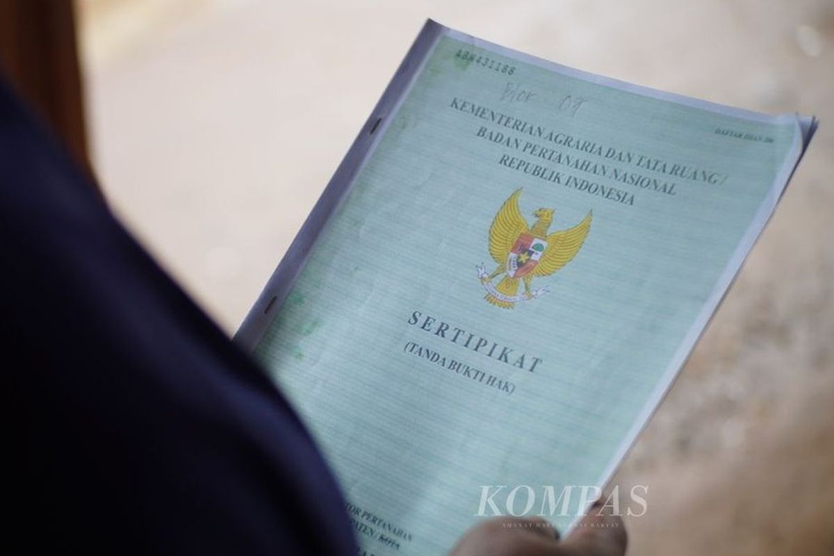 Ilustrasi sertifikat tanah.