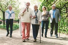 Orang yang Alami Penurunan Kecepatan Saat Berjalan Berisiko Demensia