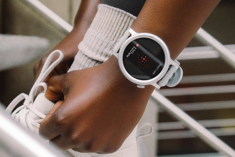 CMF Watch 3 Pro resmi meluncur global dengan membawa sejumlah peningkatan signifikan di sisi layar, baterai, sensor, serta kemampuan pelacakan lokasi. 

