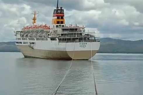 PT Pelni Kerahkan Tugboat Evakuasi KM Tidar yang Kandas di Perairan Namlea