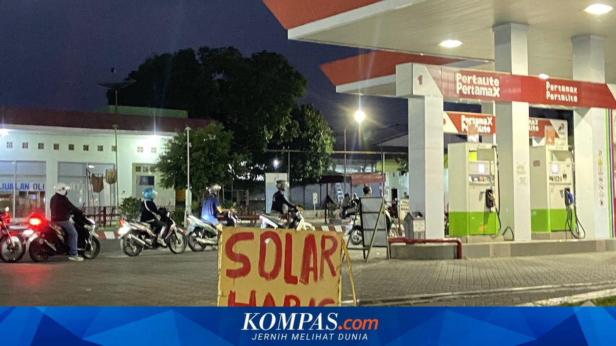 Antrean Solar di Surabaya, Sopir Truk Sampai Harus Menginap di SPBU