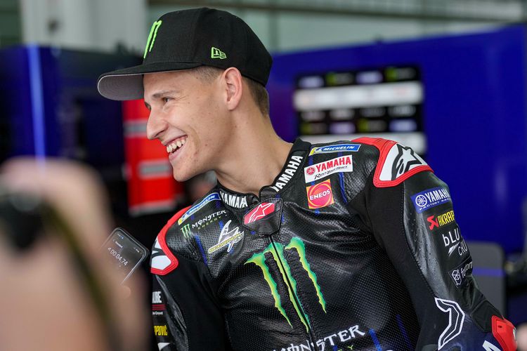 Pembalap Monster Energy Yamaha Fabio Quartararo di tes pramusim Sirkuit Sepang, Malaysia, 2022.
