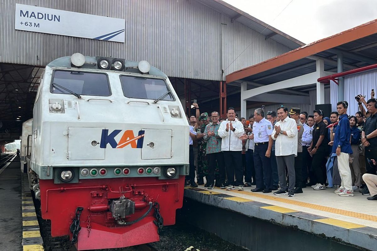 MULAI BEROPERASI: PT Kereta Api Indonesia (KAI) Daop 7 mulai hari ini mengoperasionalkan KA Madiun Jaya tujuan Madiun-Pasarsenen dengan jam keberangkatan dari Madiun pukul 08.00 WIB. Waktu tempuh perjalan KA Madiun Jaya rute Madiun-Pasarsenen hanya 9 jam 3 menit.