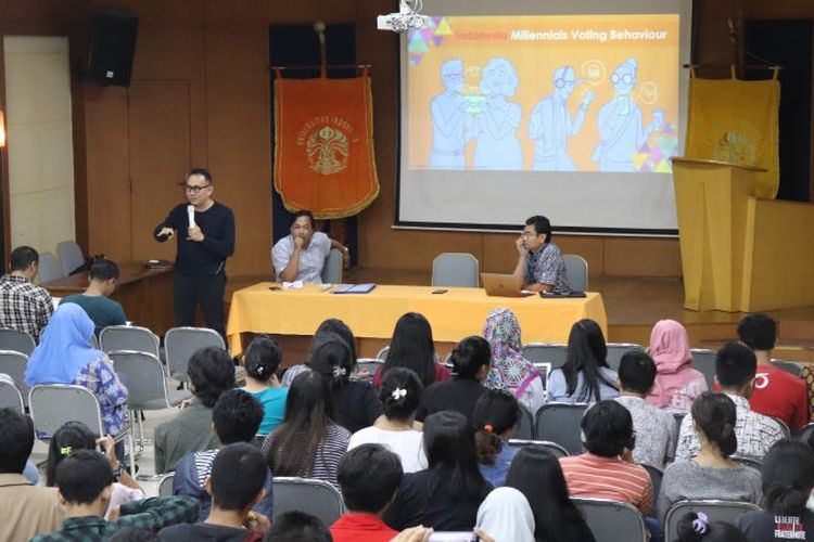 Seminar FISIP UI dengan tema Millenials? Voting Behavior in Indonesia diadakan di Auditorium Gedung Komunikasi FISIP UI, Depok, Jawa Barat, (11/12/2018).