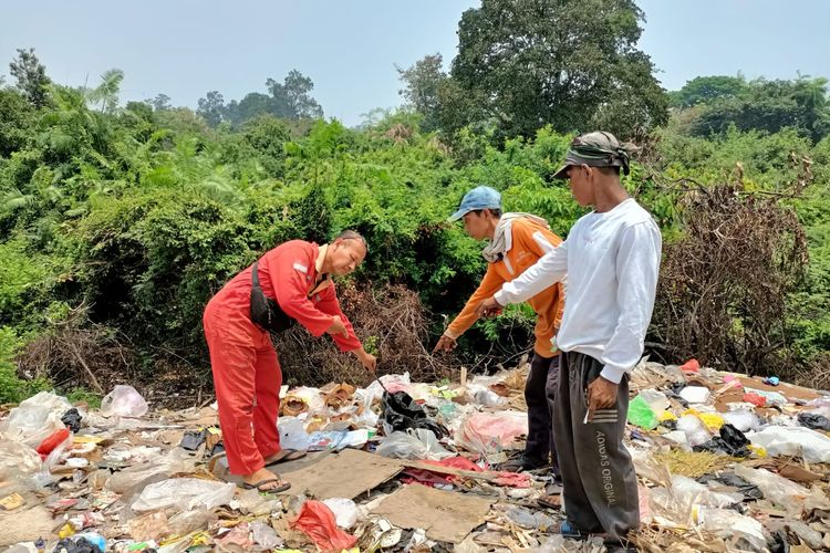 Lokasi penemuan bayi di TPS Telanaipura Kamis (28/9/2023). Dokumentasi Polsek Telanaipura Kota Jambi.