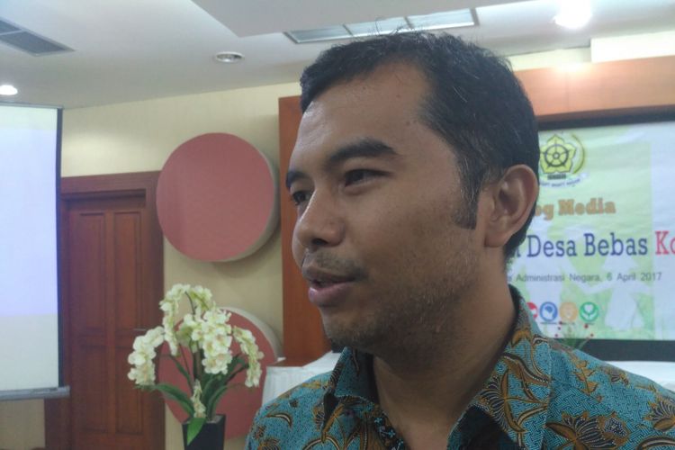 Koordinator Indonesia Corruption Watch (ICW) Adnan Topam Husodo di kantor Lembaga Administrasi Negara, Jakarta, Kamis (6/4/2017) 