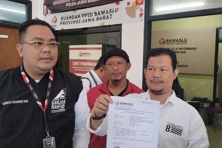 Tim Pemenangan Nasional (TPN) Paslon Ganjar Pranowo-Mahfud MD, melaporkan Komisi Pemilihan Umum (KPU) Kabupaten Cirebon ke Badan Pengawas Pemilu (Bawaslu) Jawa Barat, Senin (5/2/2024).
