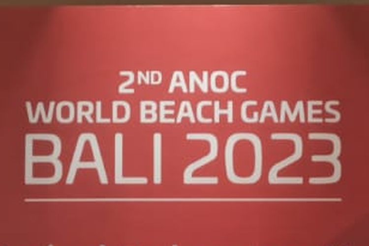 Ketua Komite Olimpiade Indonesia (NOC Indonesia), Raja Sapta Oktohari, bersama para delegasi  internasional federasi  dari 14 cabang olahraga yang akan dipertandingkan dalam World Beach Game ke 2 Bali 2023 saat mengelar konfrensi pers di Kuta, Badung, Bali pada Minggu (25/9/2022). Kompas.com/ Yohanes Valdi Seriang Ginta