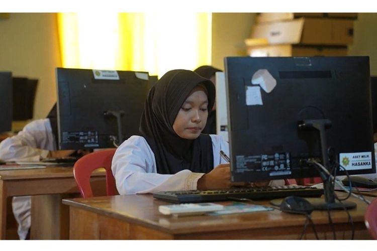 Sejumlah siswa sekolah menengah atas mengikuti Try Out UTBK Huma Betang yang diselenggarakan Dinas Pendidikan Pemerintah Provinsi (Pemprov) Kalimantan Tengah (Kalteng), Rabu (15/4/2026)