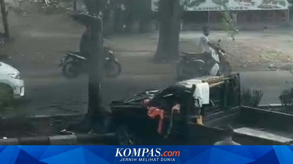 Mobil PPSU Tabrak Pohon di Cengkareng Jakbar, Empat Petugas Luka-luka