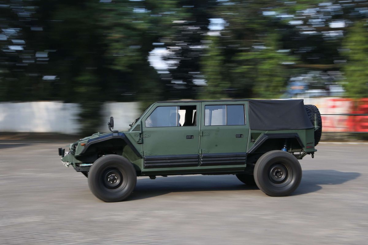 Prototipe kendaraan taktis (rantis) Maung 4x4 produksi PT Pindad di Bandung, Jawa Barat, Rabu (22/7/2020). Kendaraan ini digunakan beberapa waktu lalu oleh Menteri Pertahanan, Prabowo Subianto dan rencananya akan diproduksi secara massal.