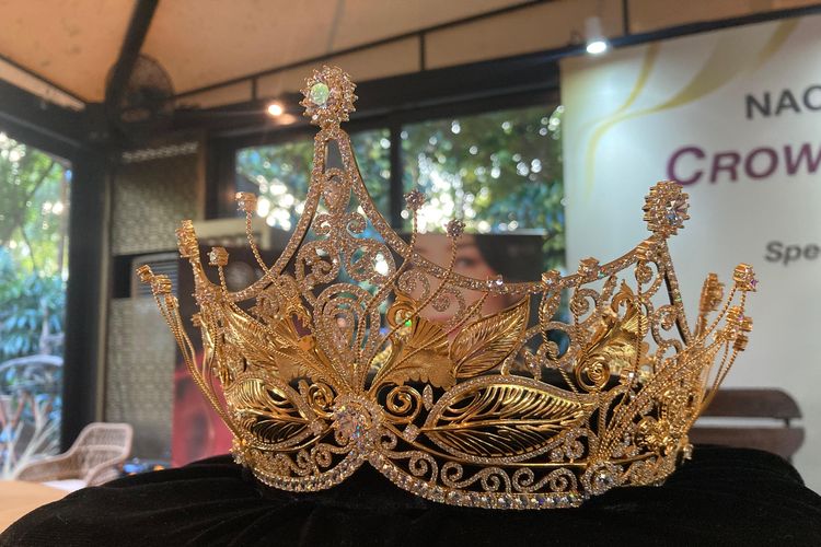 Mahkota untuk Miss Universe Indonesia 2025.