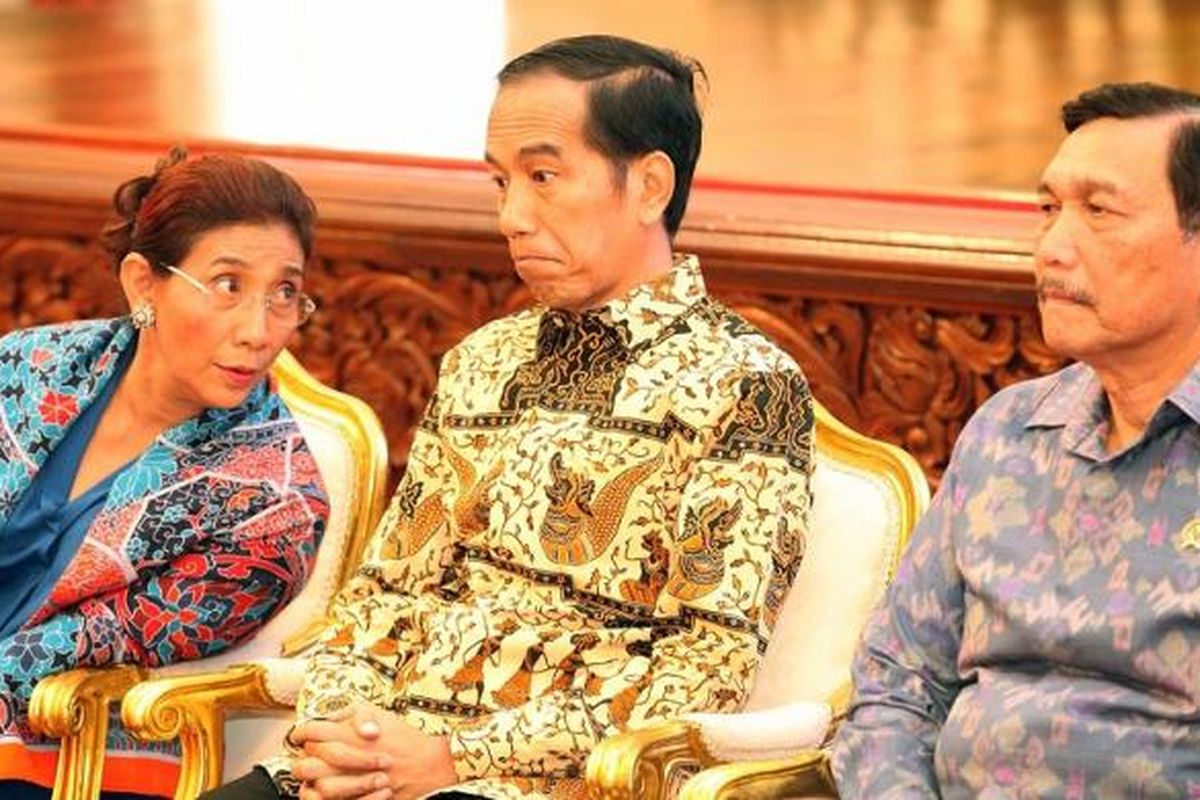 Presiden Jokowi bersama Menteri Kelautan Perikanan Susi Pudjiastuti dan Menko Maritim Luhut Pandjaitan