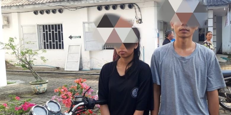 Sepasang kekasih RA (18) dan SB (19) ditangkap karena membawa mayat perempuan berinisial YL (17) yang dibunuhnya dengan cara dicekik. Pelaku membawa mayat korban mengendarai becak motor melintas di Dusun Batu Burbar, Desa Pekan Sawah, Kecamatan Sei Bingai, Langkat pada Sabtu (14/11/2020) siang.