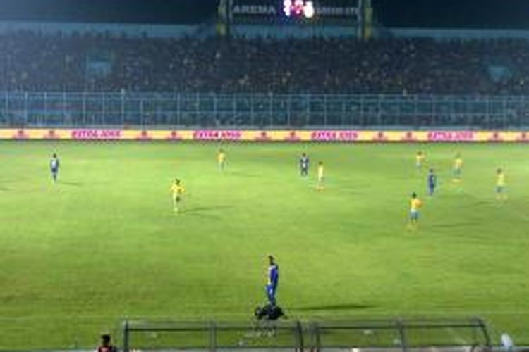 Arema Vs Gresik United di Stadion Kanjuruhan, Malang, Jawa Timur, Kamis (8/5/2014) malam, dalam laga lanjutan ISL 2014.