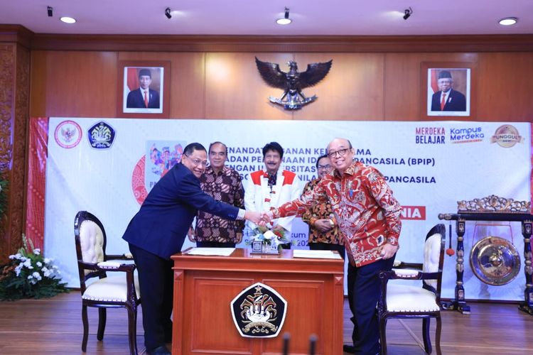 Universitas Pancasila (UP) menandatangani kerja sama dengan Badan Pembinaan Ideologi Pancasila (BPIP) di Jakarta, pada Selasa (18/7/2023).