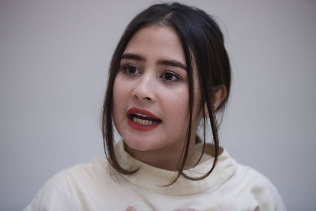 Artis peran Prilly Latuconsina saat wawancara di Kantor Redaksi Kompas.com, Jakarta, Selasa (27/3/2018). Ia tengah mempromosikan film terbaru yang dibintanginya berjudul Danur 2 : Maddah.