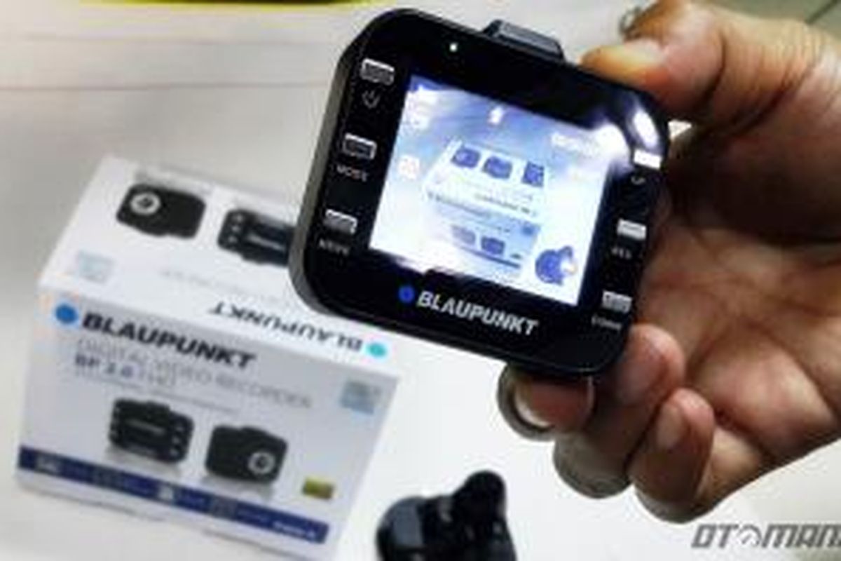 Kamera Pengintai Multifungsi di Kabin Mobil