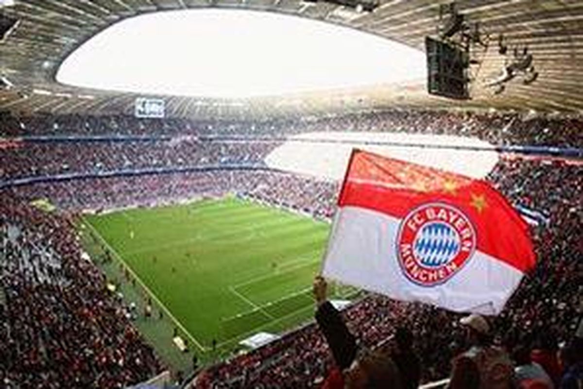 Bayern Muenchen, semakin mendesak Hertha Berlin di puncak klasemen.