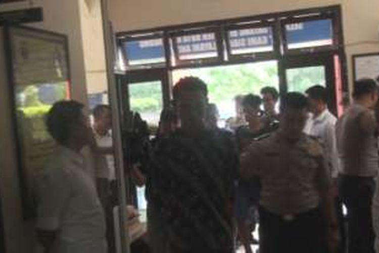 Ketiga orang yang ditangkap hendak membobol Kantor Telkomsel OKI dimasukkan ke sel tahanan Polsek Kayuagung 