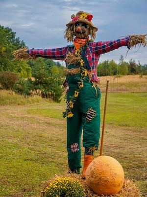 Ilustrasi orang-orangan sawah.