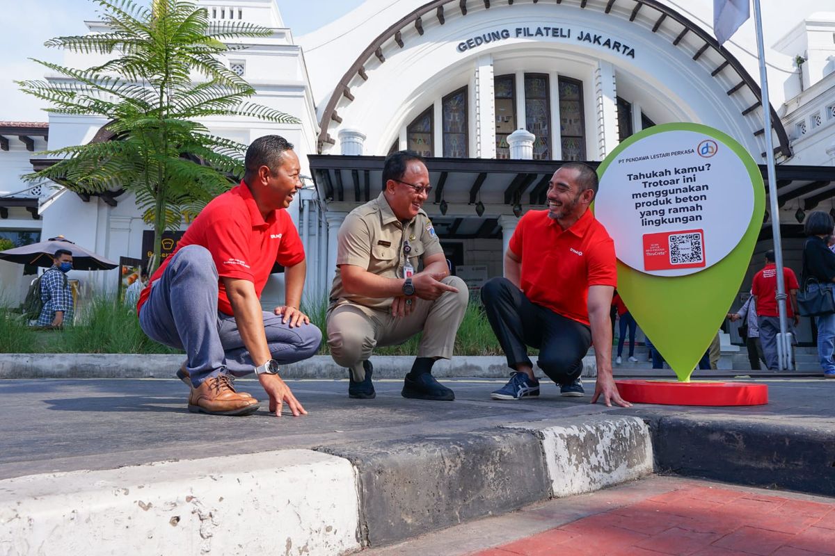 PT Semen Indonesia Tbk telah berpartisipasi dalam penataan trotoar di DKI Jakarta.