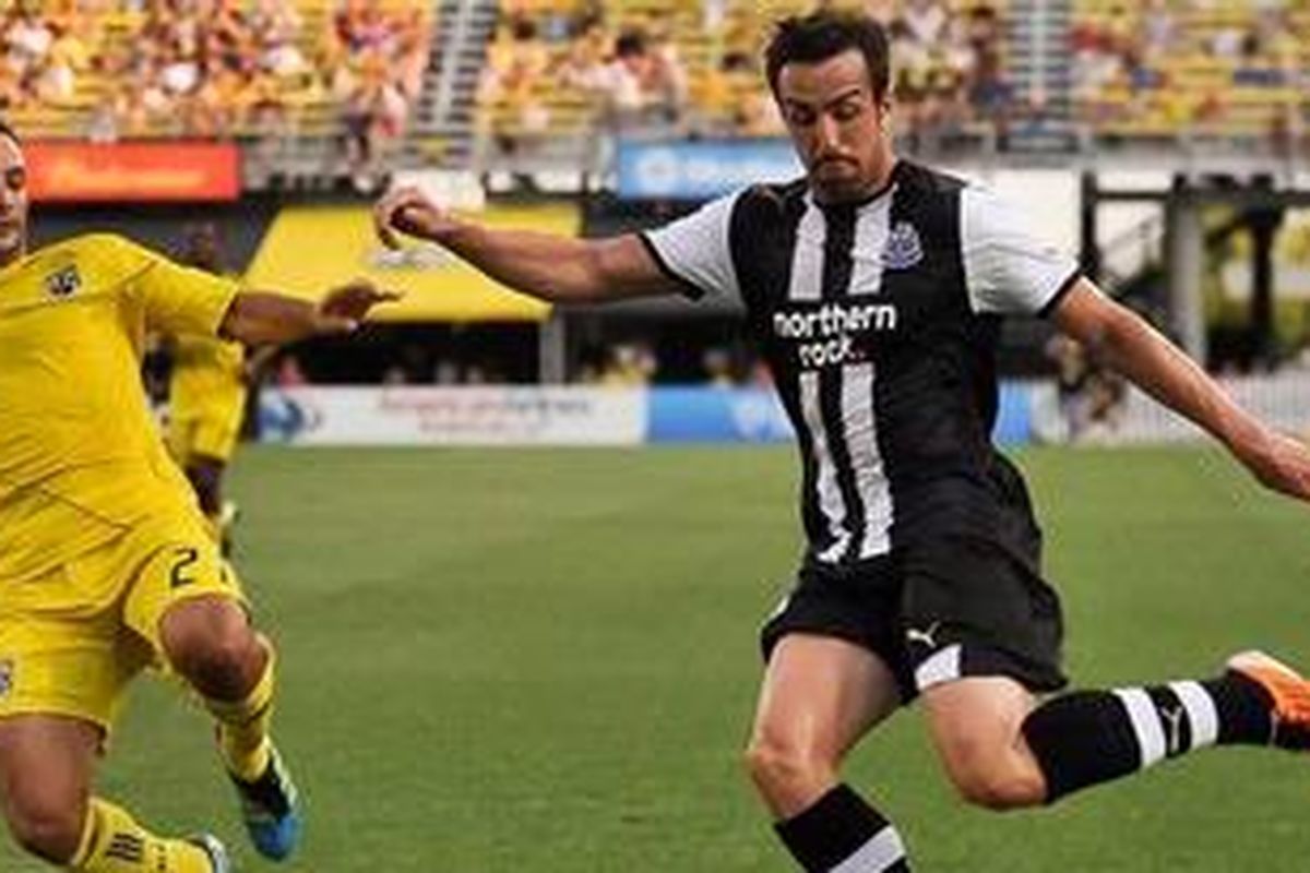Bek Newcastle United, Jose Enrique (kanan).