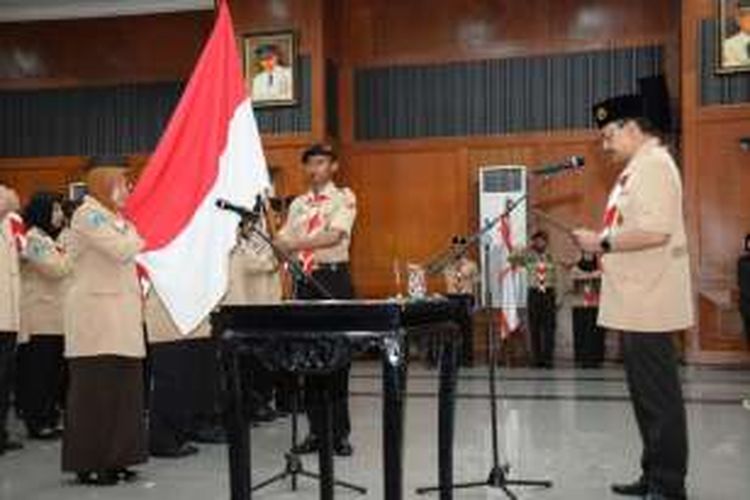 Risma dikukuhkan menjadi Ketua Majelis Pembina Kwartir Cabang Pramuka Surabaya, Senin (8/8/2016).