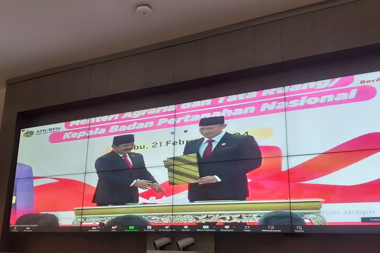 Menteri ATR/Kepala BPN Agus Harimurti Yudhoyono dan Menko Polhukam Hadi Tjahjanto dalam Sertijab di Kantor Kementerian ATR/BPN, Jakarta, Rabu (21/2/2024).