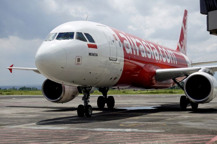 Maskapai AirAsia mendarat di bandara Lombok