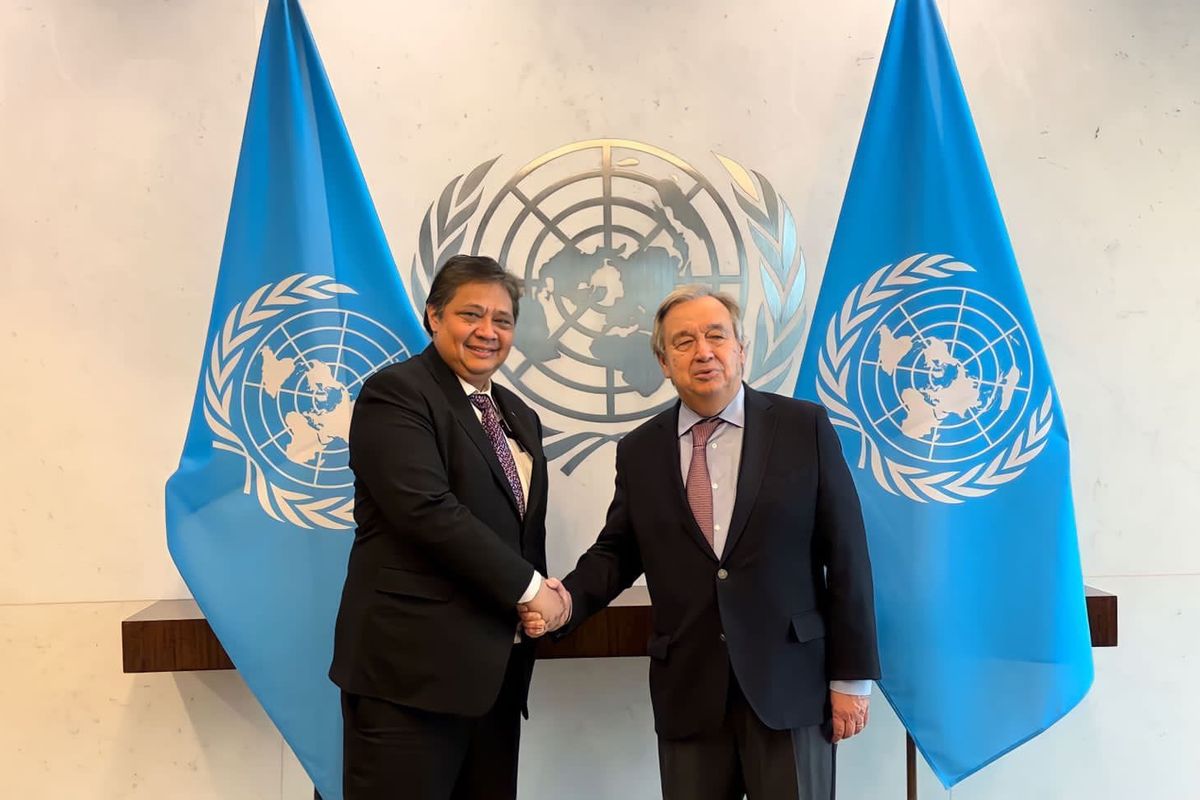 Menteri Koordinator Bidang Perekonomian Airlangga Hartarto melakukan pertemuan bilateral dengan Sekretaris Jenderal Perserikatan Bangsa-Bangsa (PBB) Antonio Guterres di Markas Besar PBB, New York, Amerika Serikat, Rabu (26/10/2022).