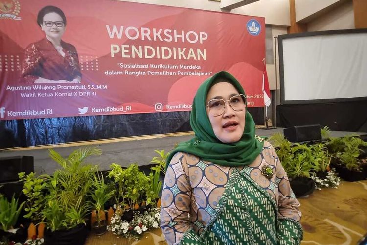 Kepala Dinas Pendidikan dan Kebudayaan (Disdikbud) Jawa Tengah Uswatun Khasanah menghadiri Workshop pendidikan mengenai kurikulum merdeka di Hotel MG Setos Semarang, Sabtu (17/12/2022).