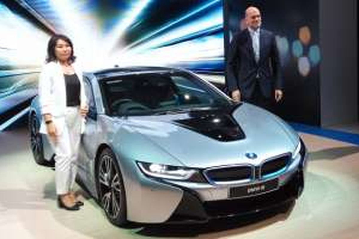 BMW akhirnya boyong sedan sport elektrik i8 untuk konsumen di Indonesia.