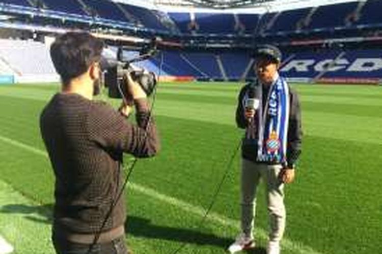 Gelandang asal Indonesia, Evan Dimas, tiba di stadion Espanyol, yakni Stadion Power8, Barcelona, pada Rabu (3/2/2016).